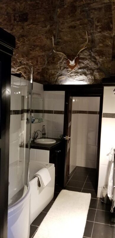 Bathroom of the Old Courtyard room at the Dornoch Castle Hotel
