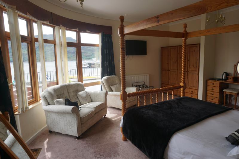 Royal Hotel Room