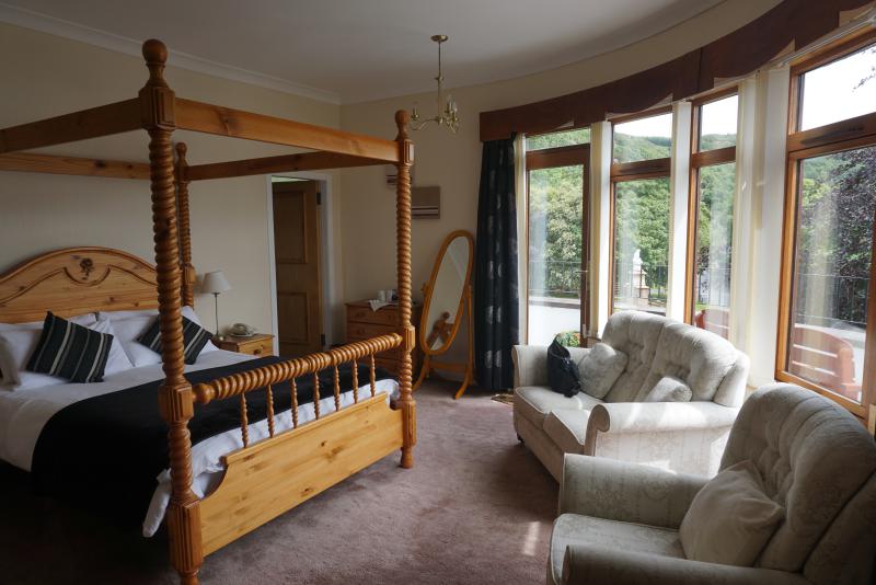 Royal Hotel Room